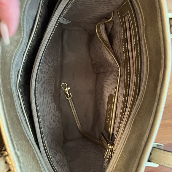 Michael Kors purse - Picture 8 of 9